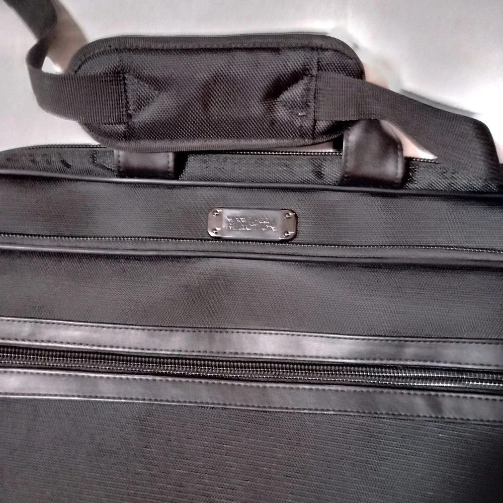Kenneth Cole Reaction 17